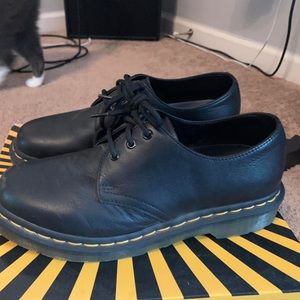 Dr Martens 1461 3-Eye Gibson Flat Shoes size 8.5